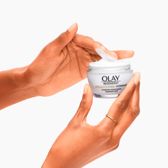 OLAY REGENERIST BRIGHTENING + VITAMIN C EYE CREAM (.5 OZ) Free